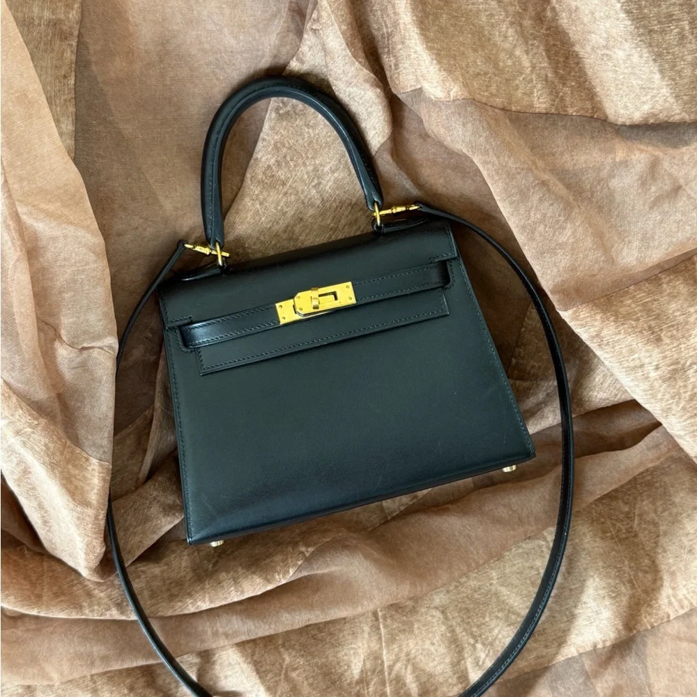 HERMÈS Black Vintage Mini Kelly Box Calfskin GHW - Picture 3 of 15